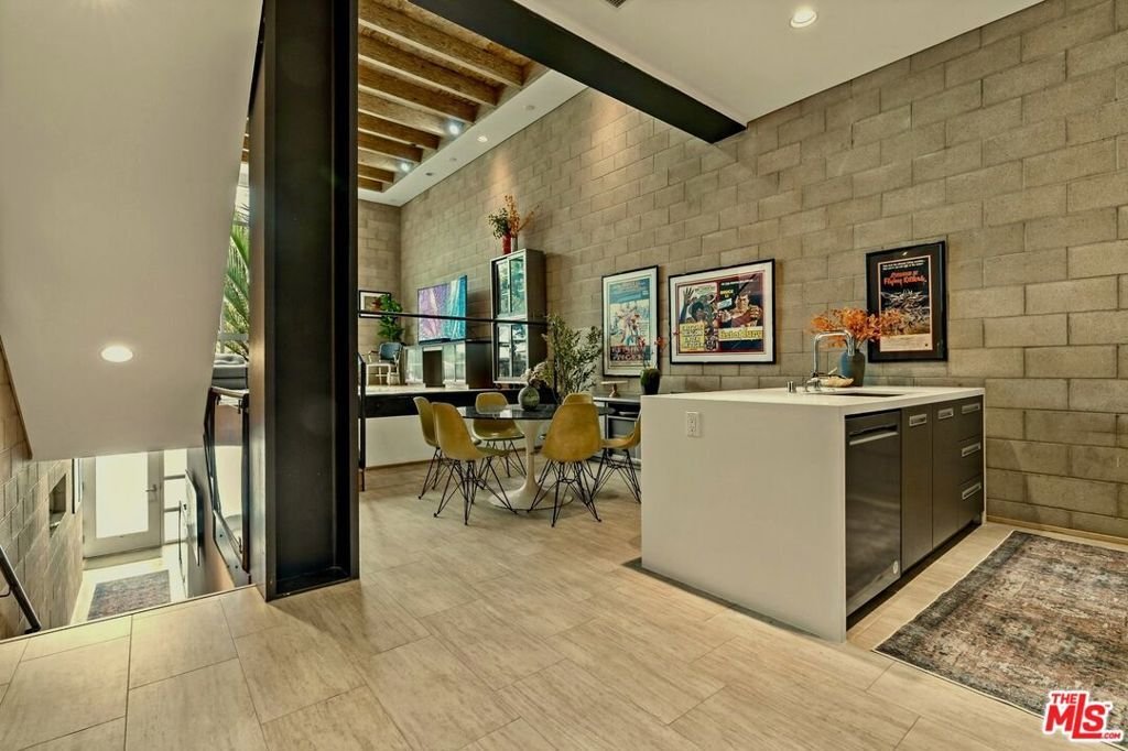 Condo in Los Angeles, California, United States 5 - 17978946