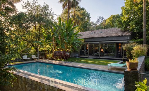 Villa in Châteauneuf-Grasse, Provence-Alpes-Côte d'Azur, France 1