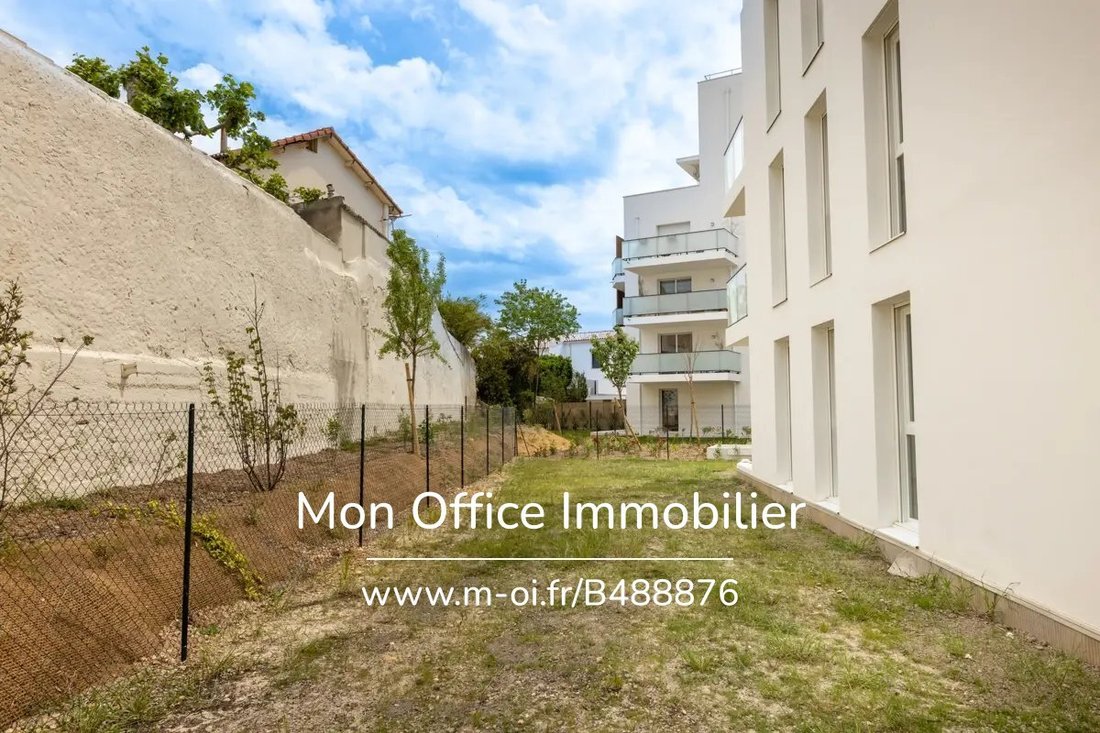 Apartment in Vieille Chapelle, 8e Arrondissement, Marseille 2 - 17975902