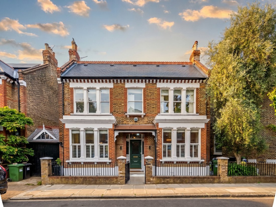 House in Ravenscourt Park, Hammersmith and Fulham, England 1 - 17980346