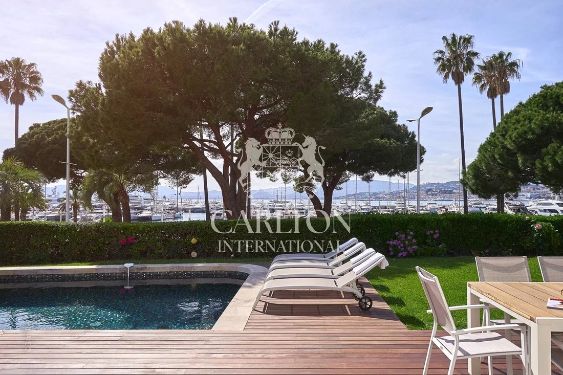 Villa in Cannes, Provence-Alpes-Côte d'Azur, France 1 - 17599876