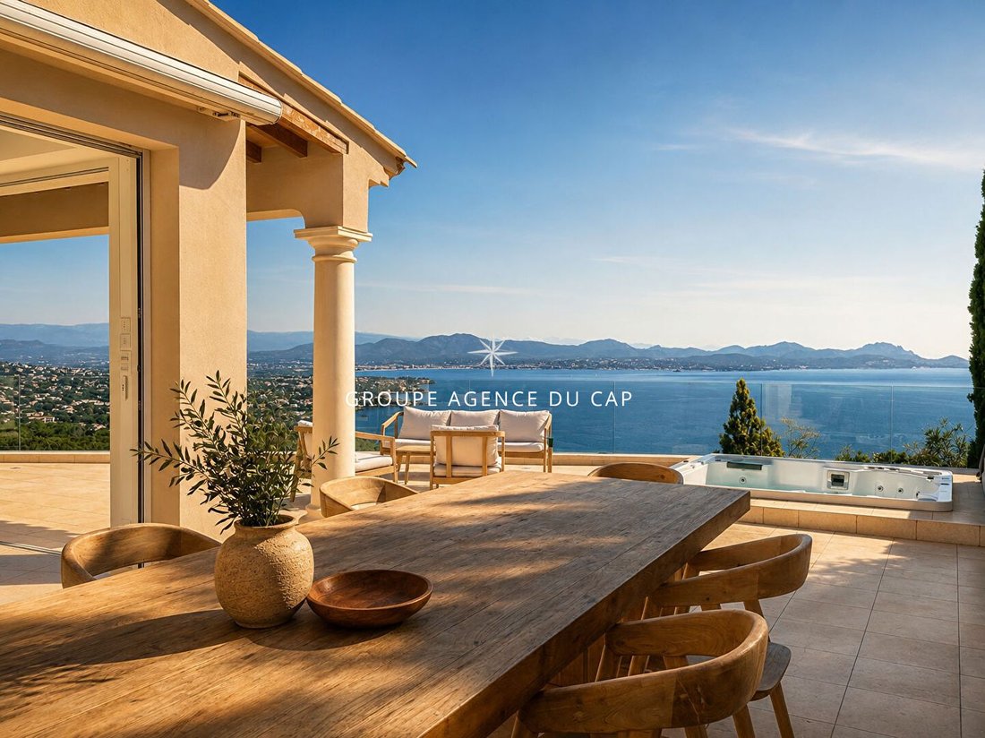 Villa in Les Issambres, Roquebrune-sur-Argens, France 1 - 17977381