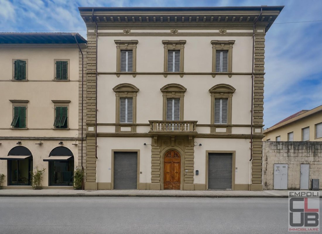Villa in Historic Center, Empoli, Tuscany 1 - 17978563