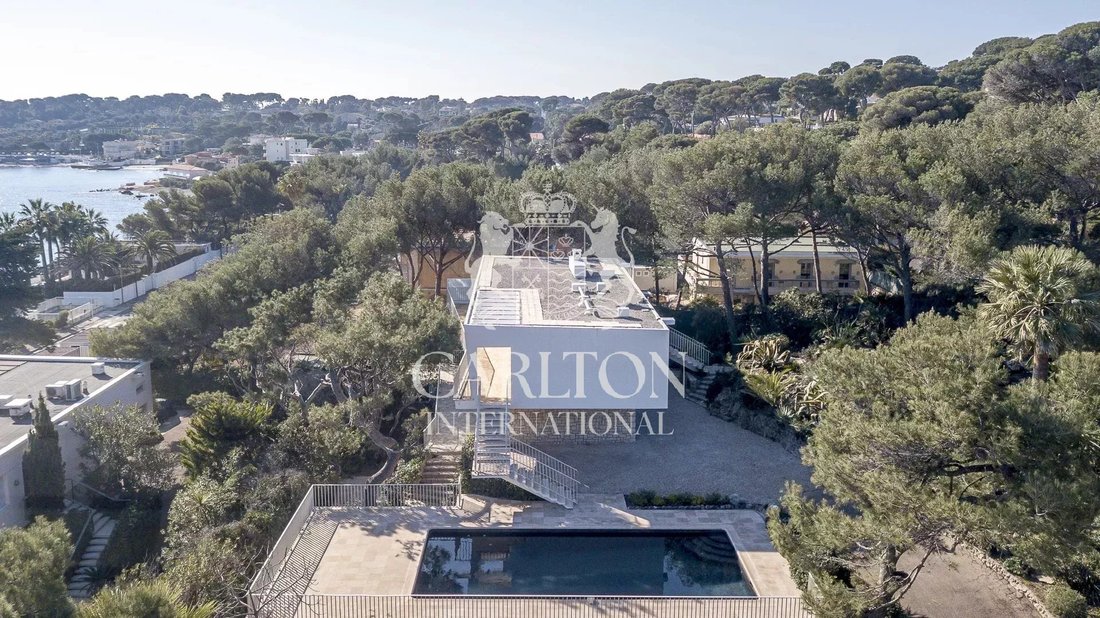 Villa in Antibes, Provence-Alpes-Côte d'Azur, France 1 - 17841361