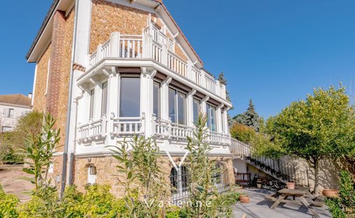 House in Médiathèque-Novembre, Sevres, France 1