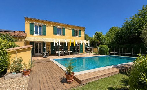 House in Nevons-route d'Apt, L'Isle-sur-la-Sorgue, France 1