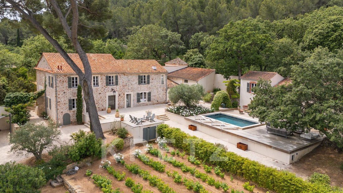 Estate in Hyeres, Provence-Alpes-Côte d'Azur, France 1 - 17976649