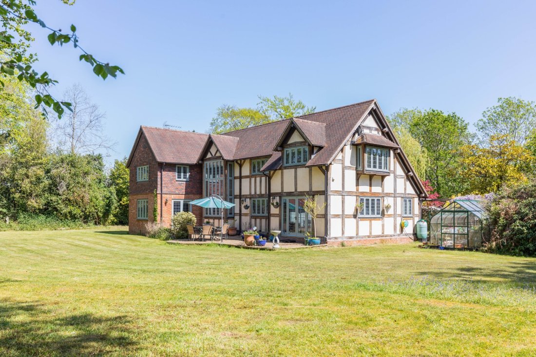 House in Stoke Poges, England 2 - 17976172