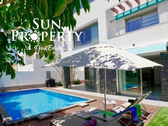Villa in Los Cristianos, Canary Islands, Spain 1 - 17980318