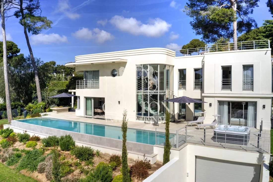 Villa in Antibes, Provence-Alpes-Côte d'Azur, France 1 - 17295253