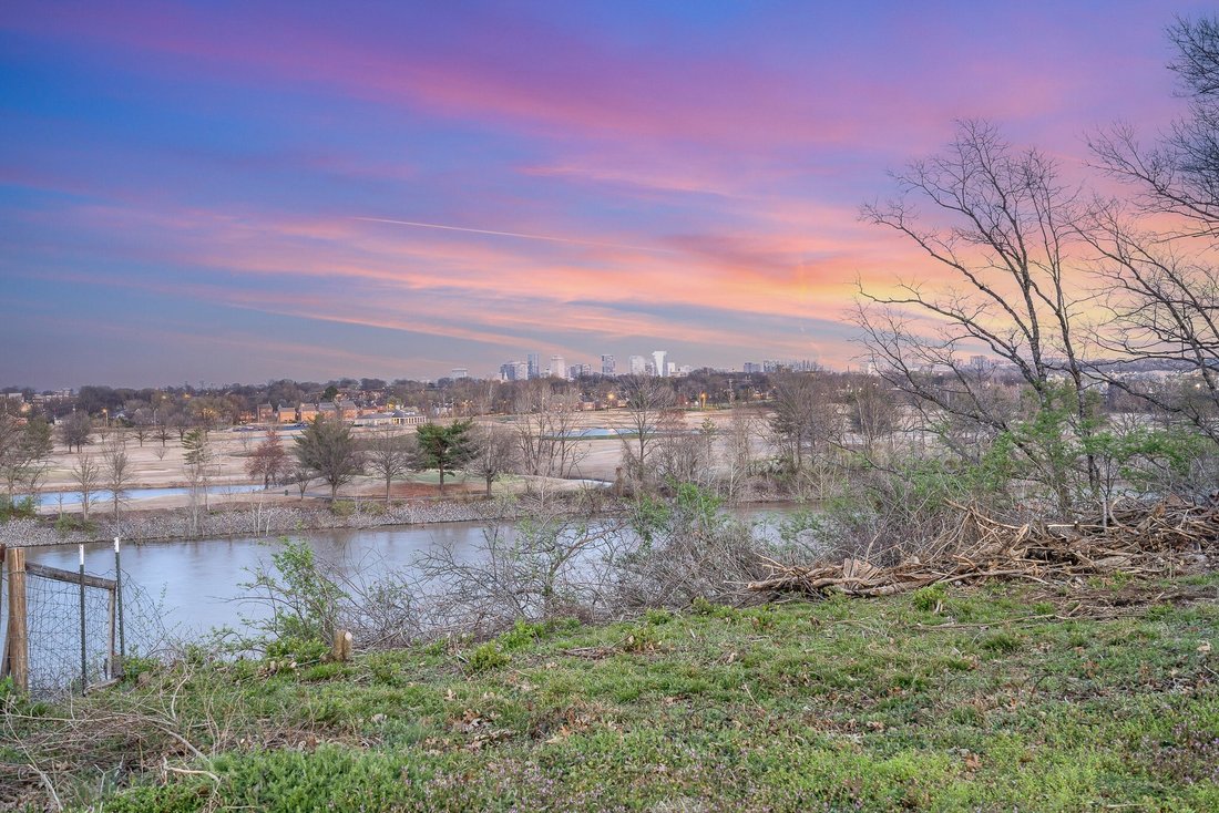 Co Op in Nashville, Tennessee, United States 1 - 17979885