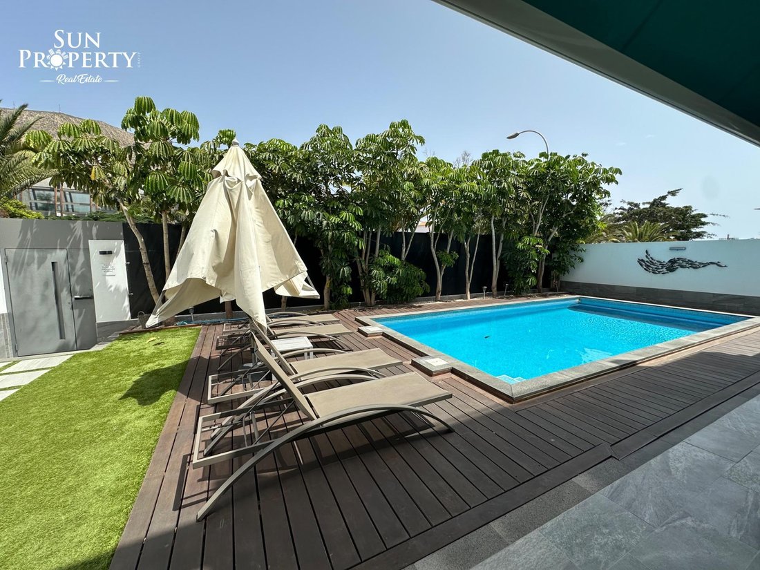 Villa in Los Cristianos, Canary Islands, Spain 5 - 17980318