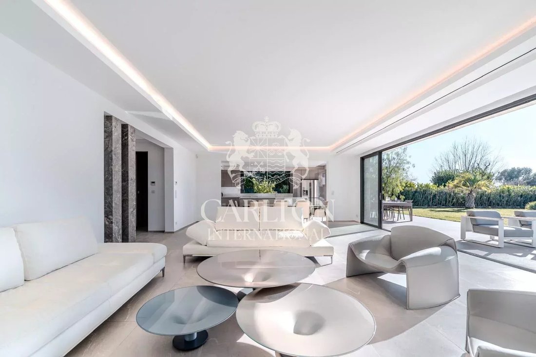 Villa in Nord, Roquefort-les-Pins, France 4 - 17287472