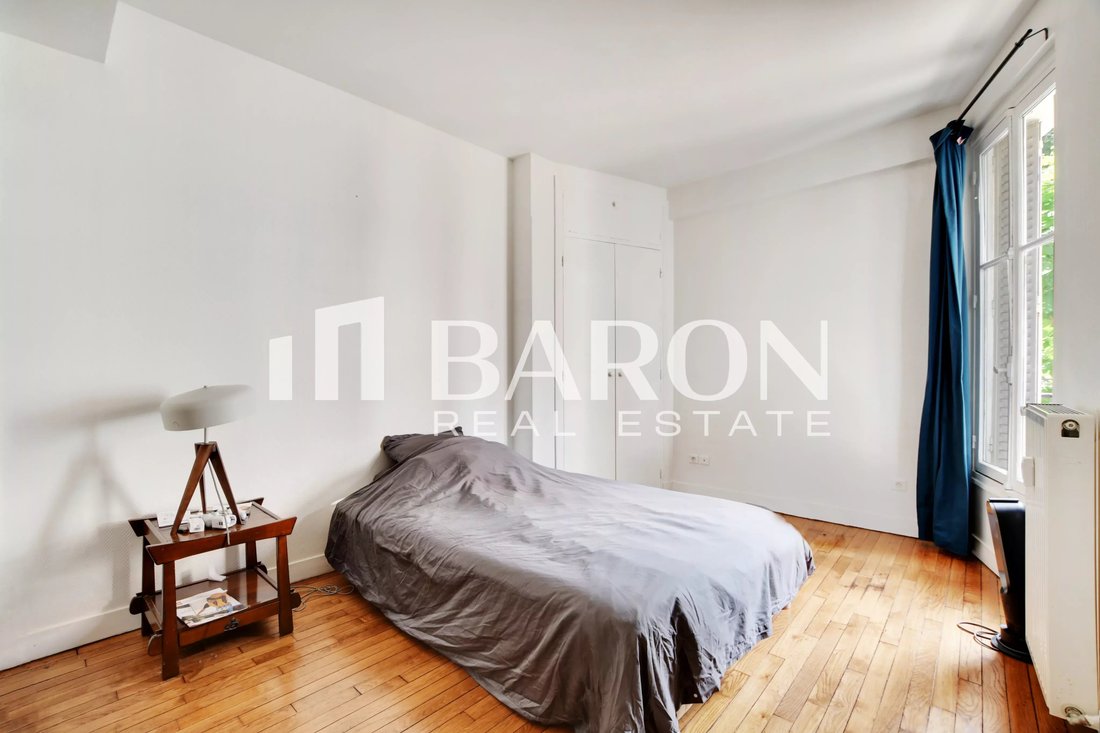 Apartment in Clichy-Trinité, Paris 9e Arrondissement, Paris 5 - 17976815