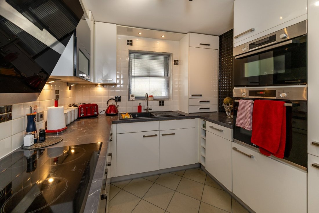 Apartment in England 2 - 17974948