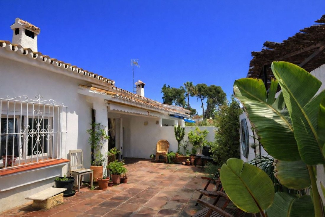 Villa in Estepona, Andalusia, Spain 1 - 17976847