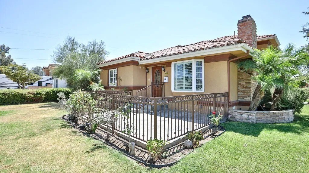 House in Signal Hill, California, United States 3 - 17607084
