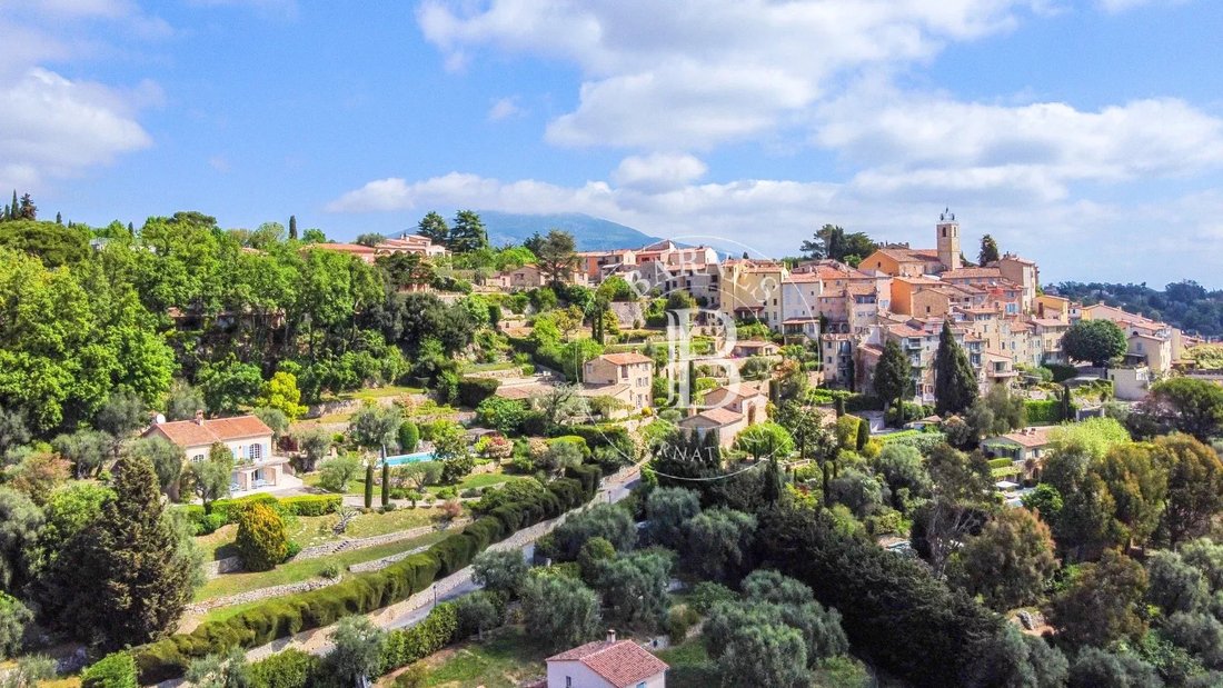 Villa in Châteauneuf-Grasse, Provence-Alpes-Côte d'Azur, France 1 - 17976605