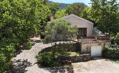 House in Est, Roquevaire, France 1