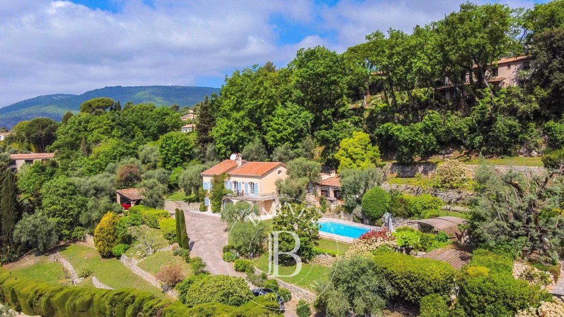 Villa in Châteauneuf-Grasse, Provence-Alpes-Côte d'Azur, France 2 - 17976605