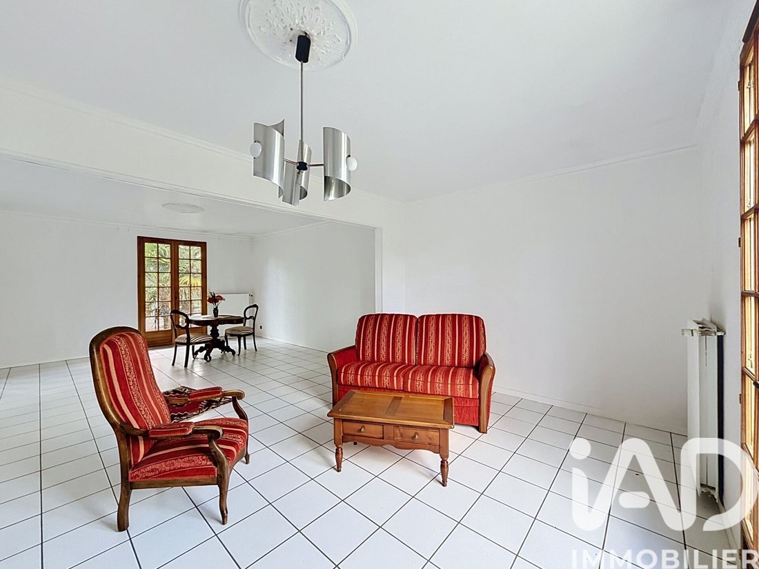 House in Montigny-le-Bretonneux, Ile-de-France, France 3 - 17980850