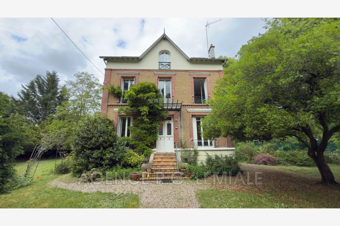 Villa in Napoleon, Maisons-Laffitte, France 1 - 17976292