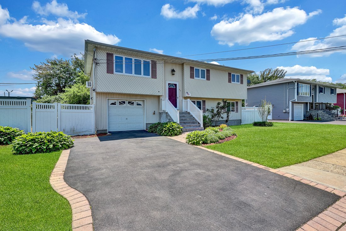 House in West Islip, New York, United States 4 - 17974698