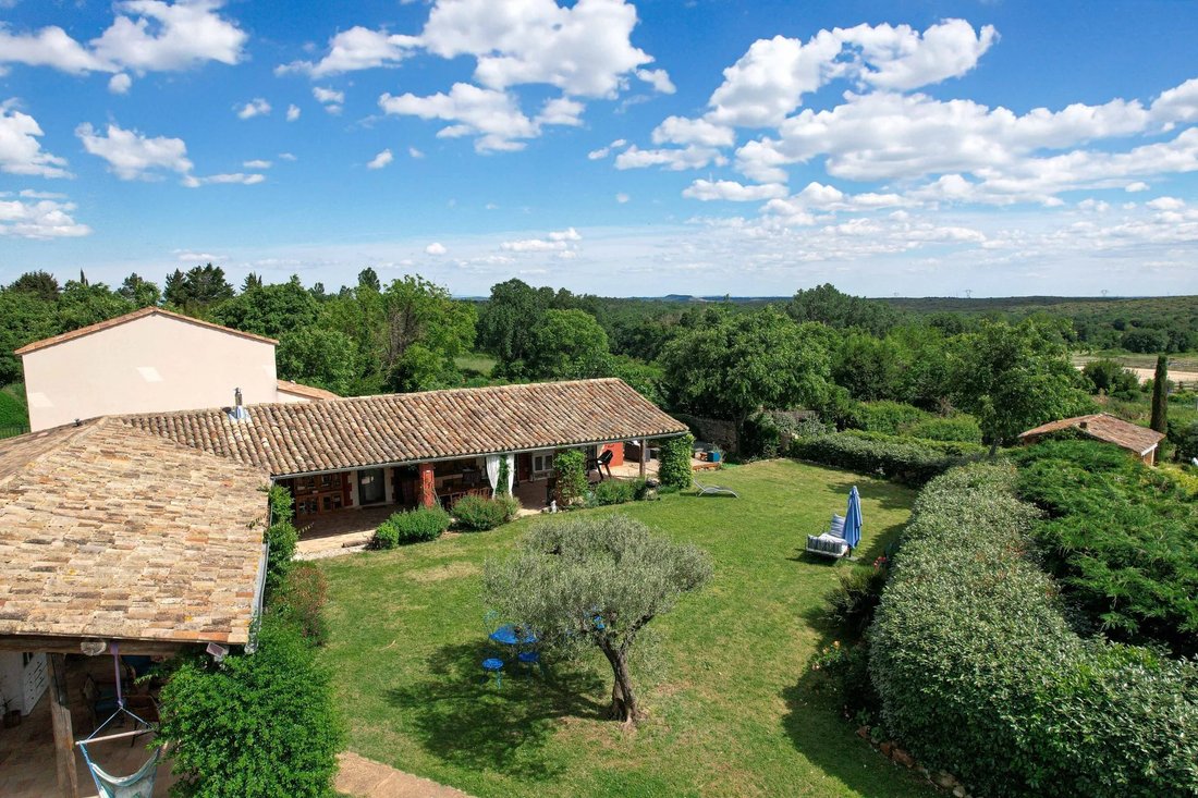 Estate in Uzès, Occitania, France 1 - 16845002