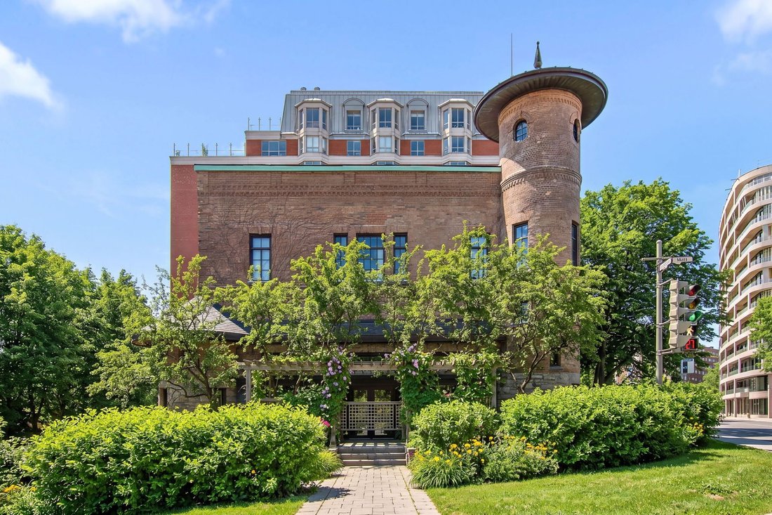 Apartment in Westmount, Quebec, Canada 2 - 17976440
