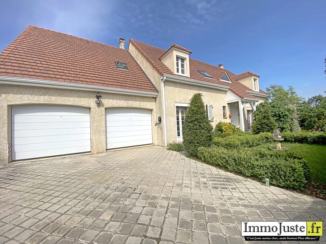 House in Les Essarts-le-Roi, Ile-de-France, France 1 - 17981159