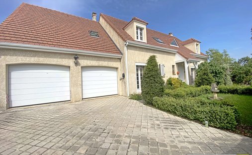 House in Les Essarts-le-Roi, Ile-de-France, France 1