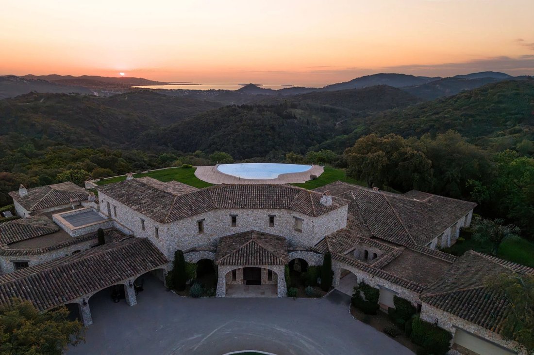 Villa in Les Adrets-de-l'Estérel, Provence-Alpes-Côte d'Azur, France 2 - 14240316