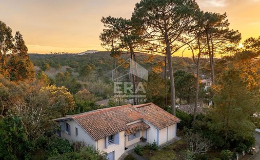 Chateau With Outbuilding And Private Beach In Provence