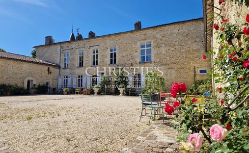 Castle in Hôtel de Ville-Quinconce-Saint Seurin-Fondaudège, Bordeaux, France 1
