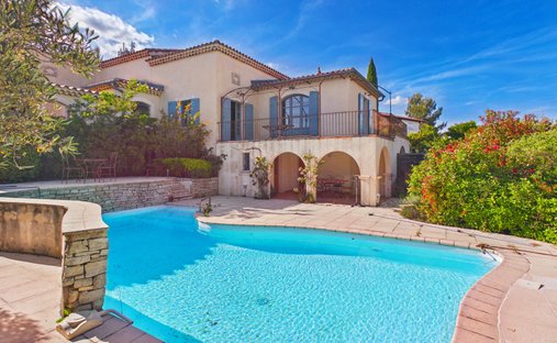 Villa in Aramon, Occitania, France 1