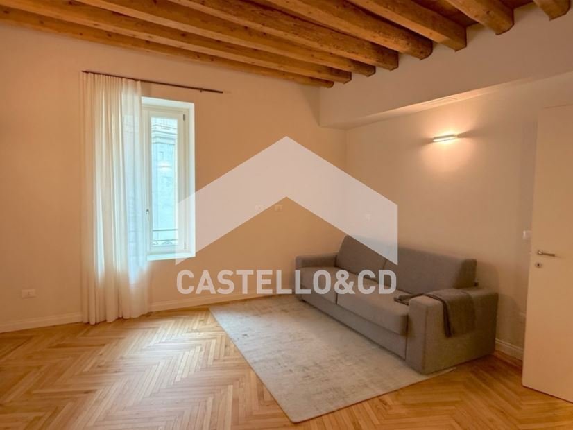 Apartment in Historic Center, Desenzano del Garda, Lombardy 3 - 17978428