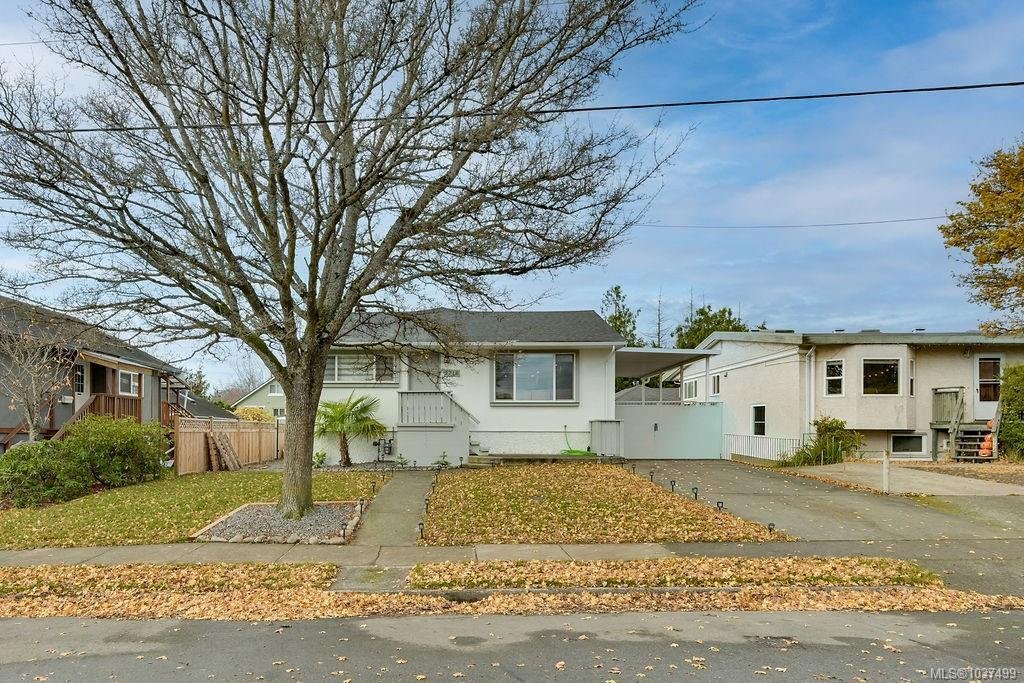 House in Victoria, British Columbia, Canada 2 - 17979817
