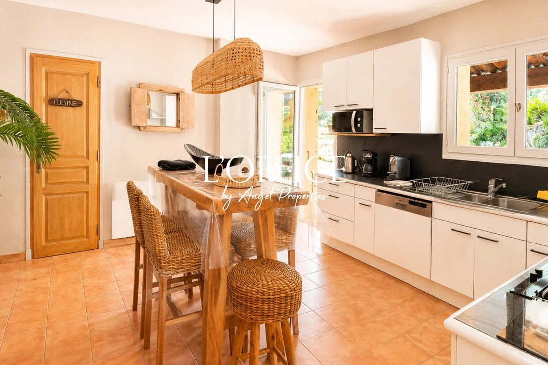 Villa in La Croix-Valmer, Provence-Alpes-Côte d'Azur, France 5 - 17976668