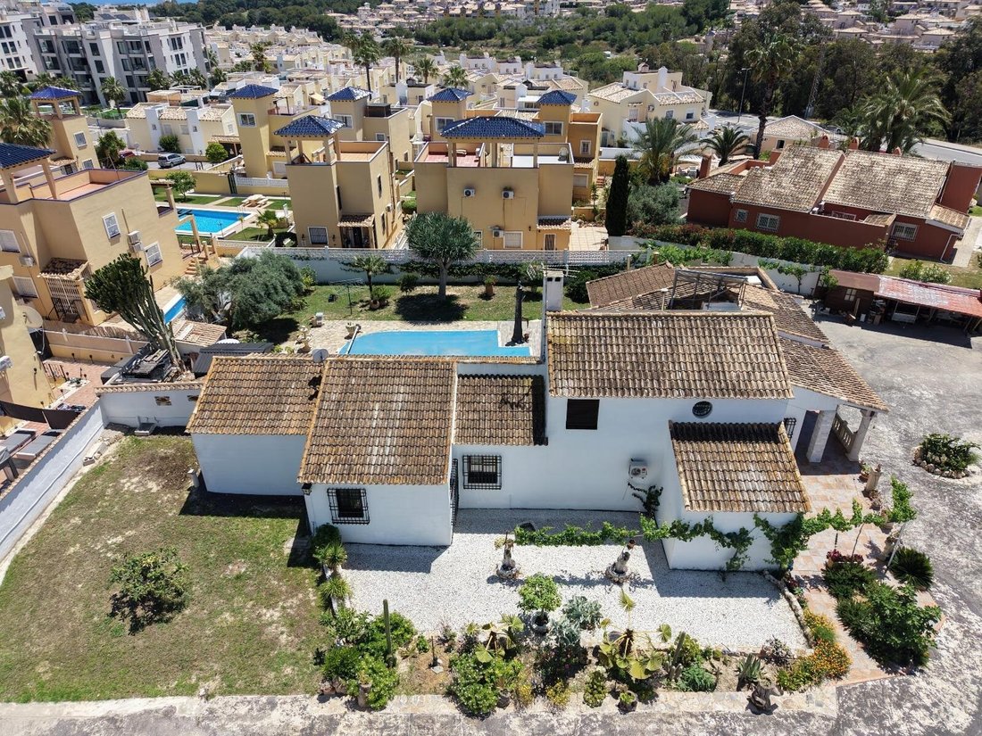 Villa in Orihuela, Valencian Community, Spain 1 - 13261156
