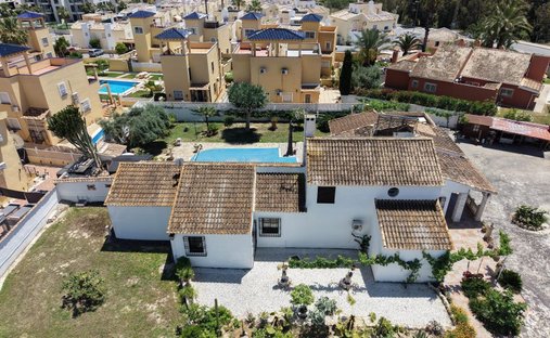 Villa in Orihuela, Valencian Community, Spain 1