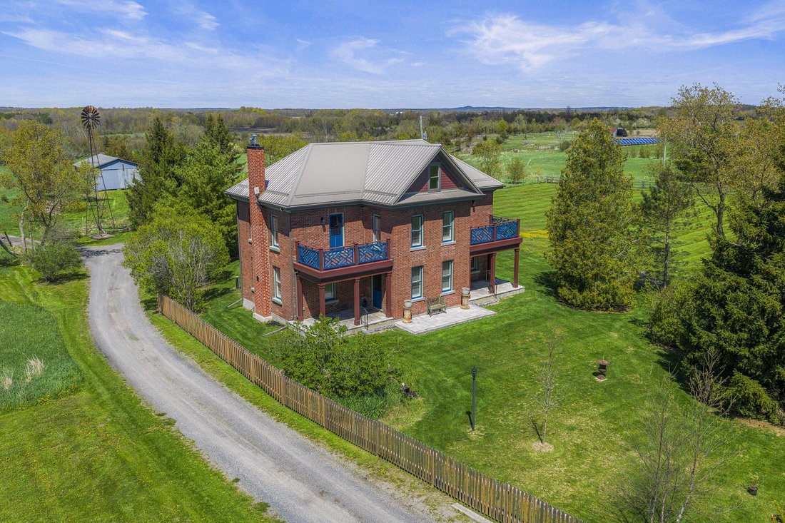 Farm Ranch in Lansdowne, Ontario, Canada 1 - 17974742