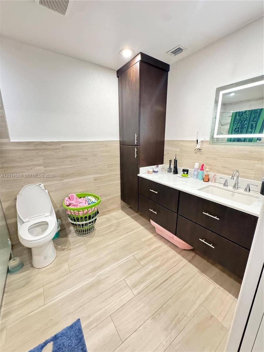 House in Miami Lakes, Florida, United States 5 - 17979446