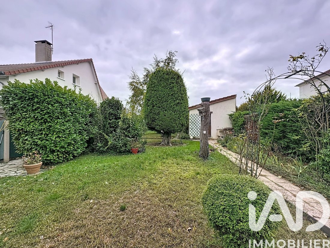 House in Nord Ouest, Le Mesnil-le-Roi, France 2 - 17980845
