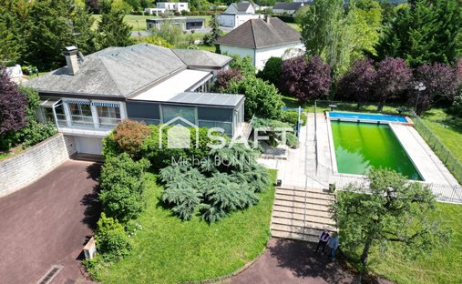 House in Saint-Doulchard, Centre-Val de Loire, France 1