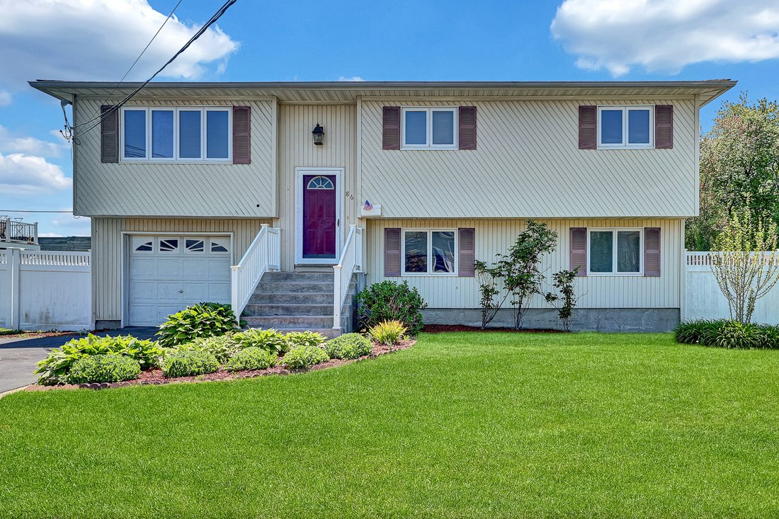 House in West Islip, New York, United States 3 - 17974698