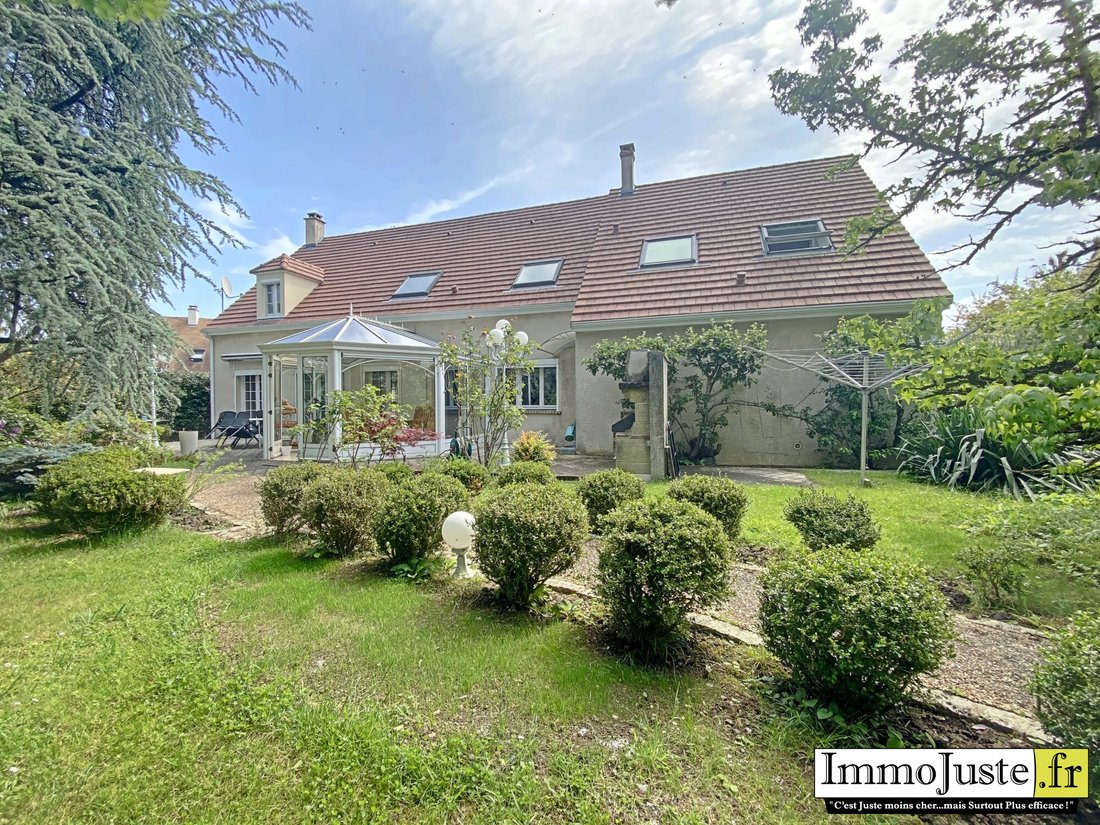 House in Les Essarts-le-Roi, Ile-de-France, France 2 - 17981159