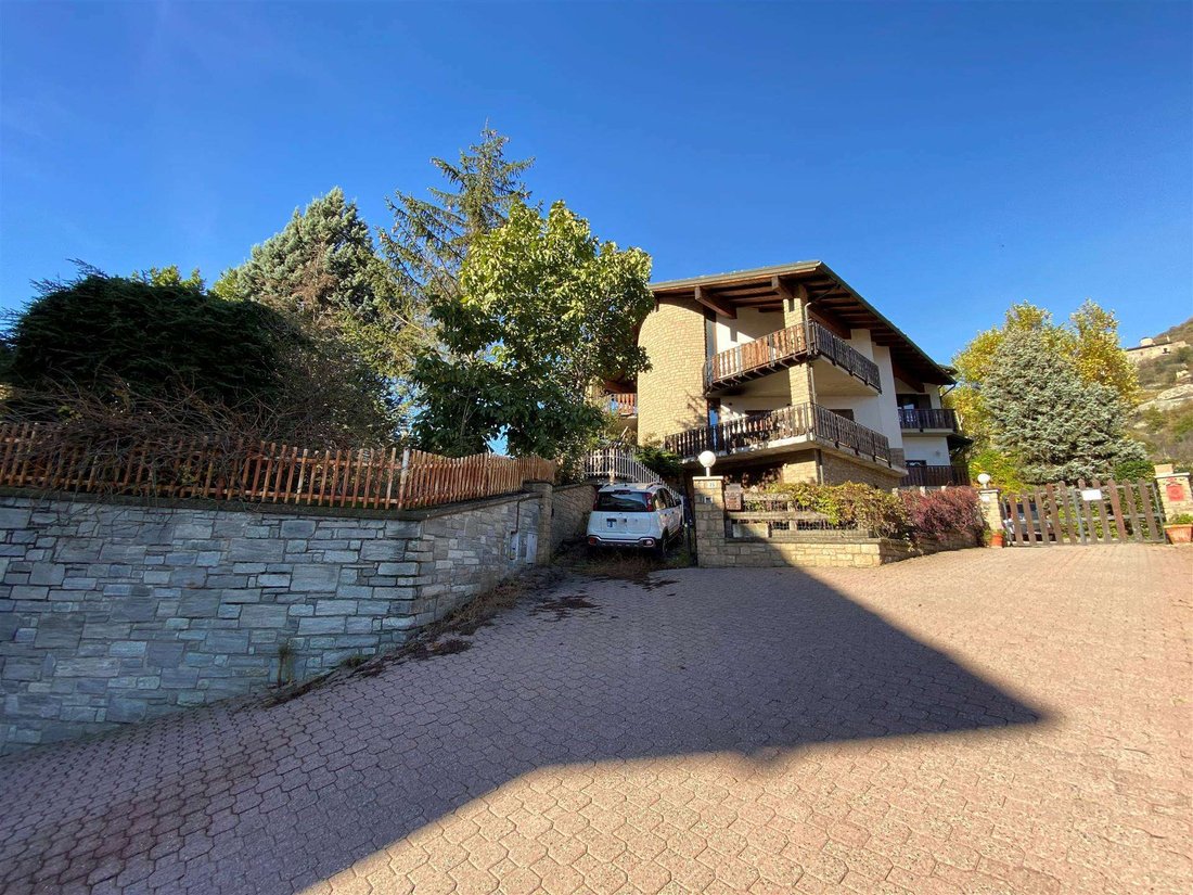 Villa in Nus, Aosta Valley / Vallée d'Aoste, Italy 1 - 17979913