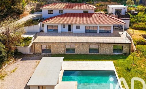 House in Est, Gemenos, France 1