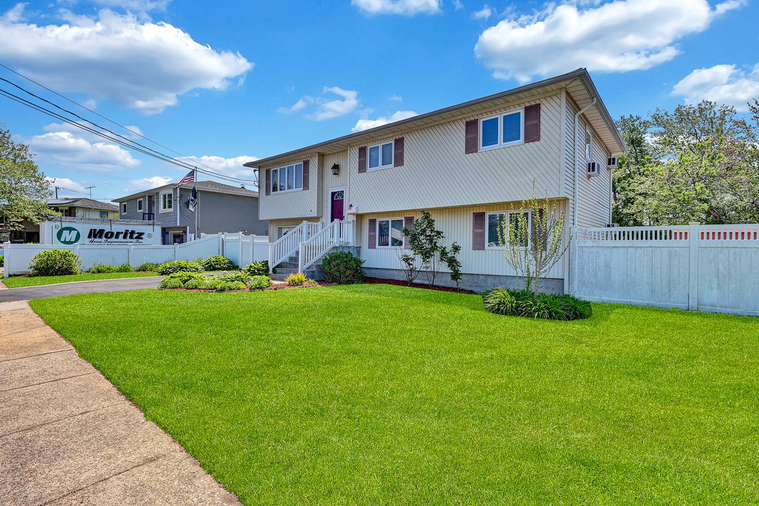 House in West Islip, New York, United States 1 - 17974698