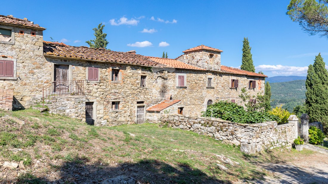 Castle in Talla, Tuscany, Italy 1 - 17980316